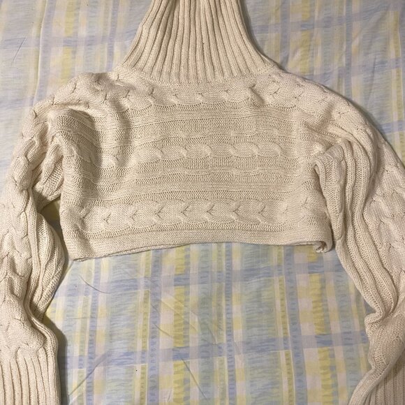 Cropped Cable Knit Turtleneck - Picture 3 of 7